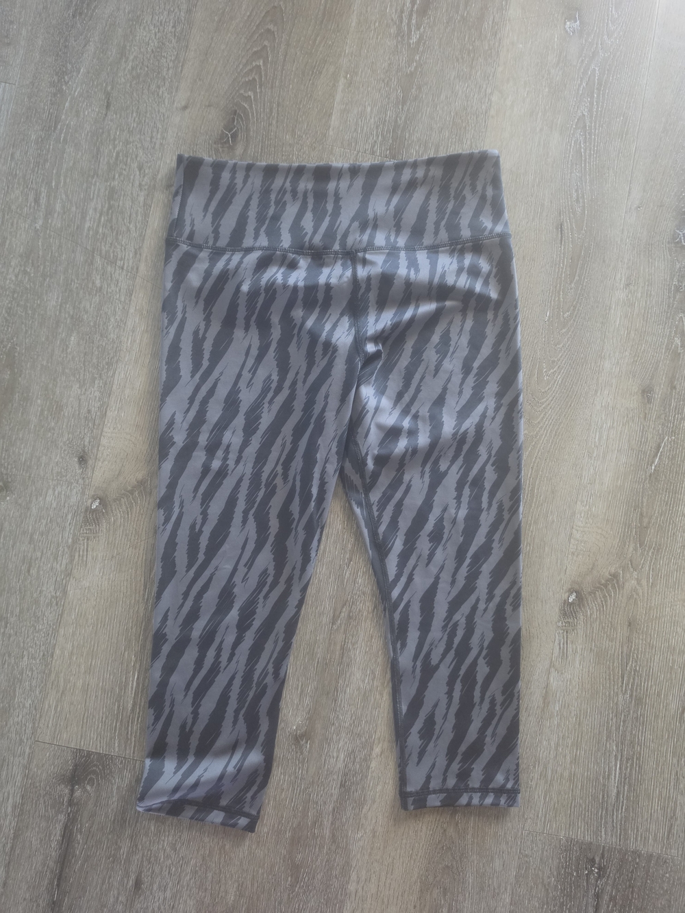 Women Zyia Light and Tight No Pocket Gray Animal-Print Active Capris